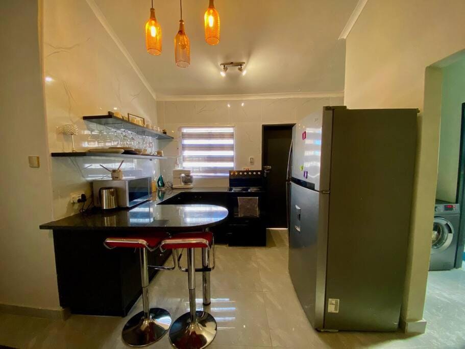 Down Town Delight - 2BR Budget Retreat House in Africa