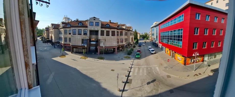 Day, Neighbourhood, City view, Street view, Location, Parking