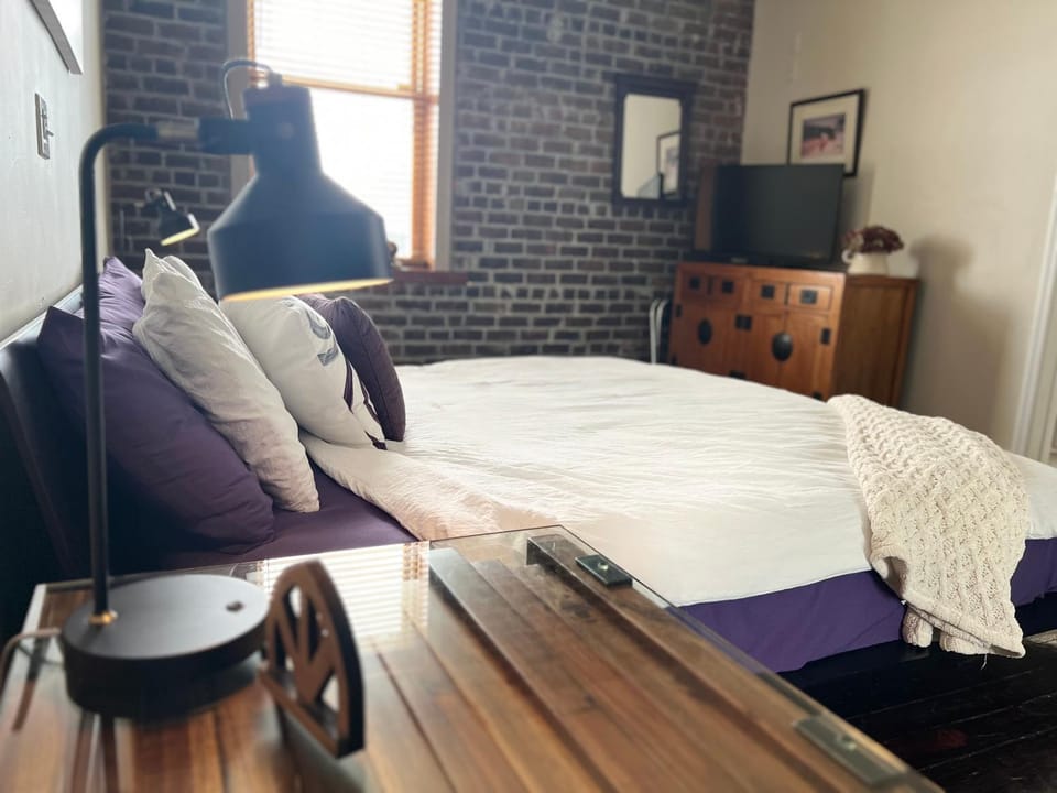 Condo On Broughton St with Elevator and Reserved Parking Apartment in Savannah