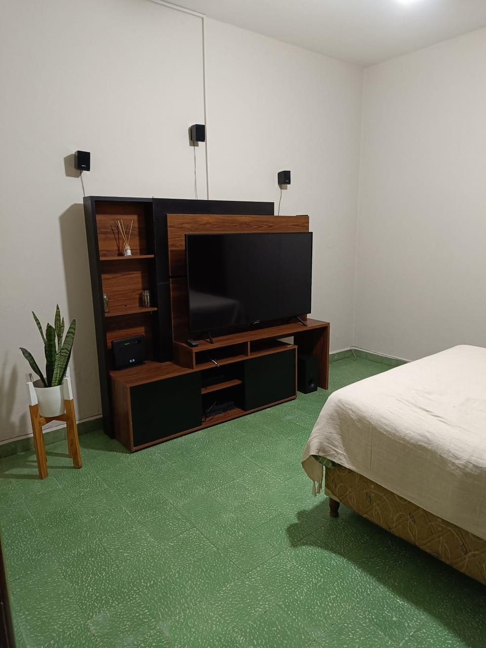 Bed, TV and multimedia, Photo of the whole room, Evening entertainment, Bedroom