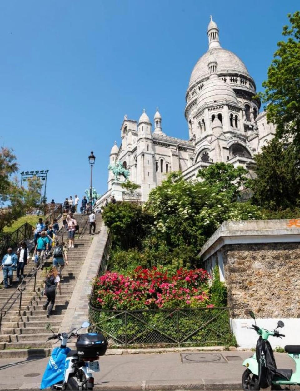 Day, Neighbourhood, Landmark view, Location