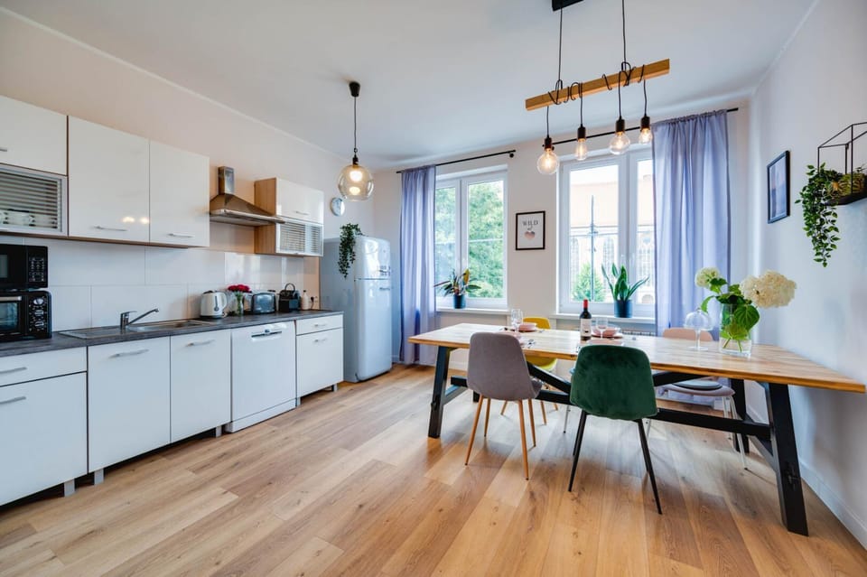 Kitchen or kitchenette, dishwasher, oven, stove