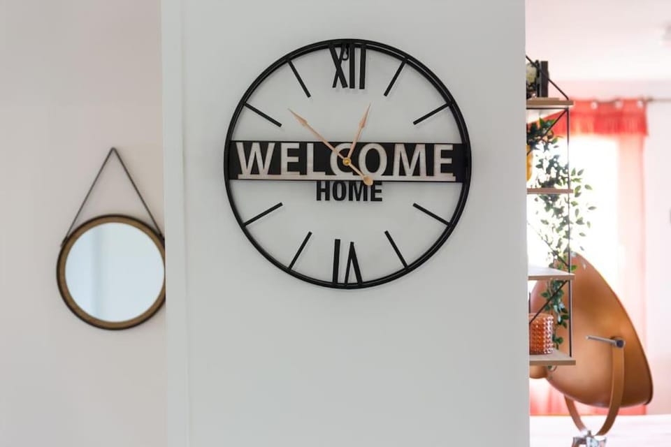 Paris Family & Friends - Gare à 5 Minutes - Parking Apartment in Drancy