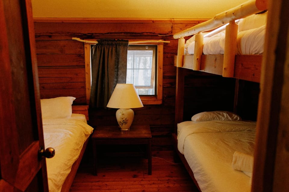 Rustic Beaverfoot Lodge Room N10 Hotel in Columbia-Shuswap A