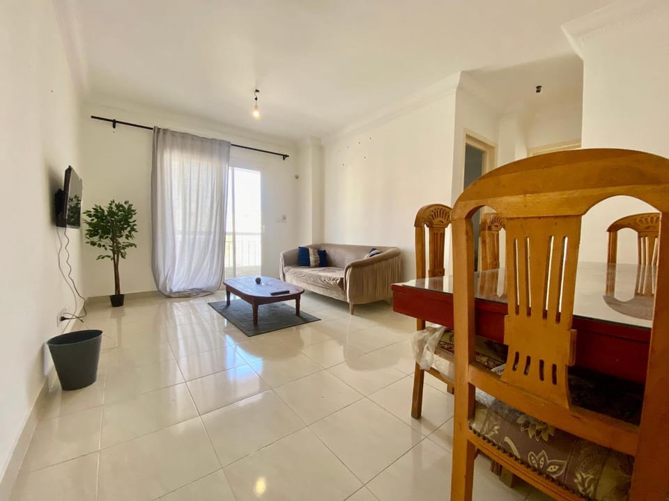 Bed, TV and multimedia, Living room, Photo of the whole room, Seating area, Bedroom
