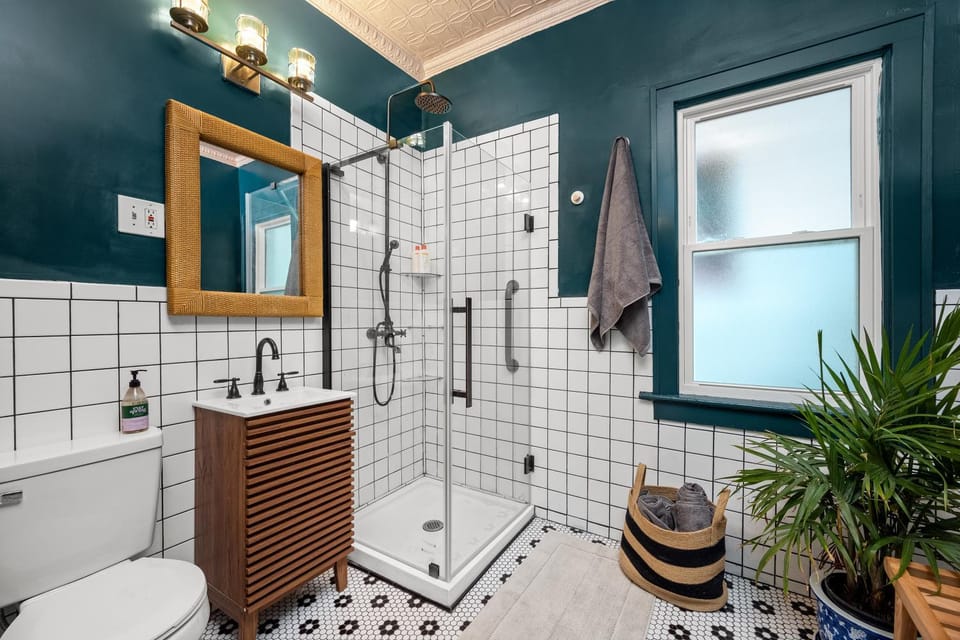 Shower, Toilet, Bathroom, towels