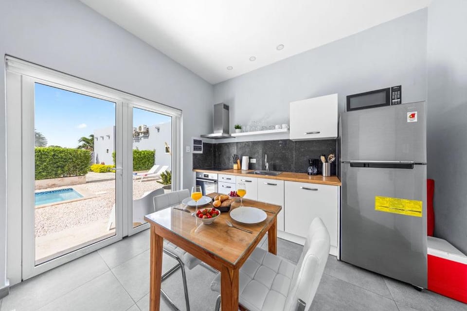 New Luxury 1BR w Pool & BBQ5MIN to Eagle Beach Apartment in Noord