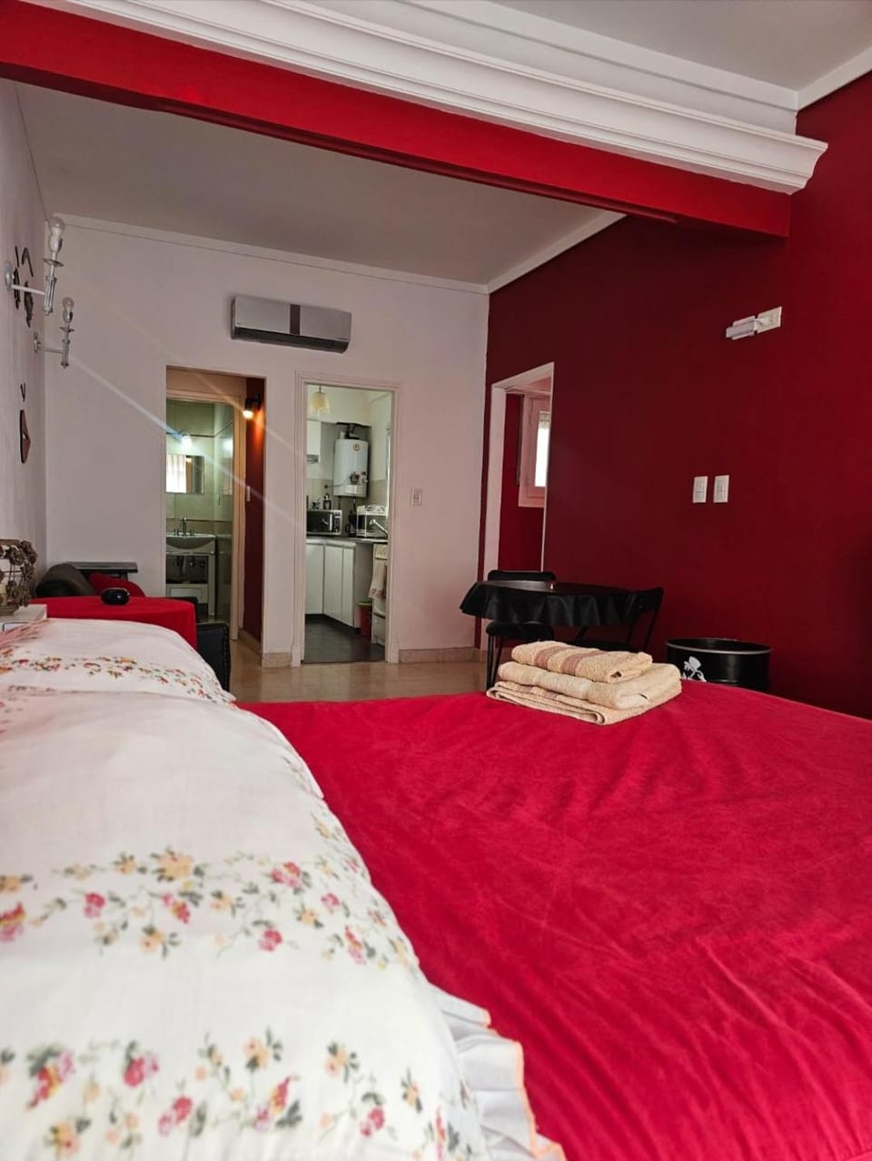 Bed, Photo of the whole room, Bedroom