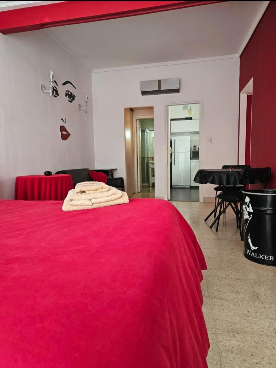 Bed, Photo of the whole room