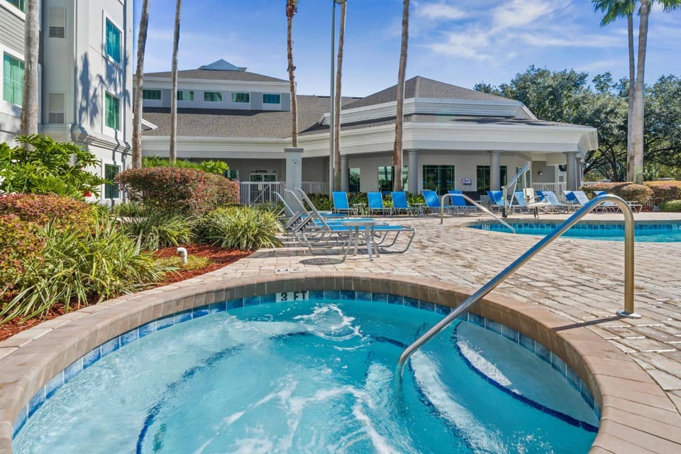 DisneyShuttleKing & Queen Be 5 minutes to Disney Apartment in Orlando
