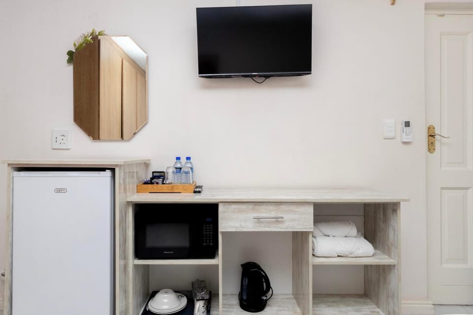 Serena Inn room 4 Bed and Breakfast in Cape Town