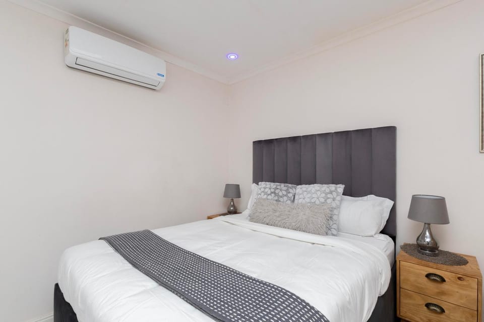 Serena Inn room 4 Bed and Breakfast in Cape Town