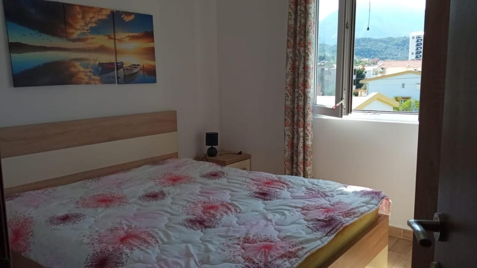 Sunflower Apartments Apartmani Suncokreti Apartment in Montenegro