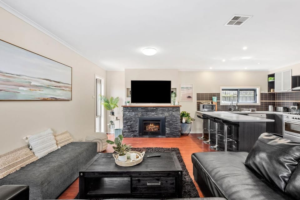 Tranquil Turnberry House in Melbourne