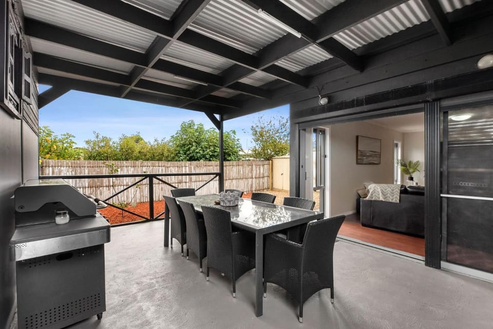 Tranquil Turnberry House in Melbourne