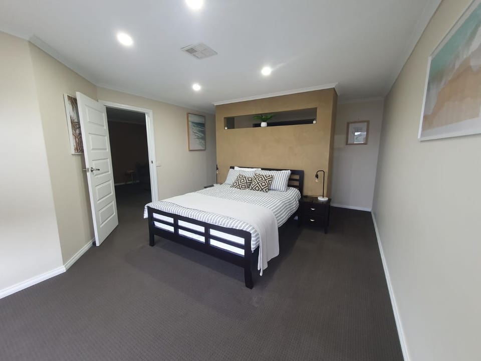 Tranquil Turnberry House in Melbourne