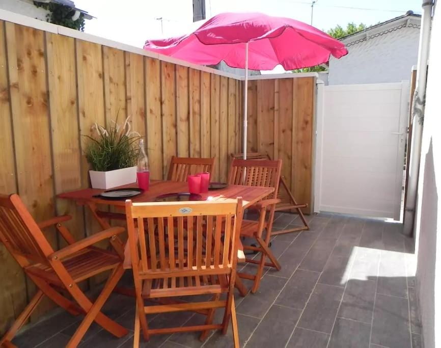 Patio, Dining area