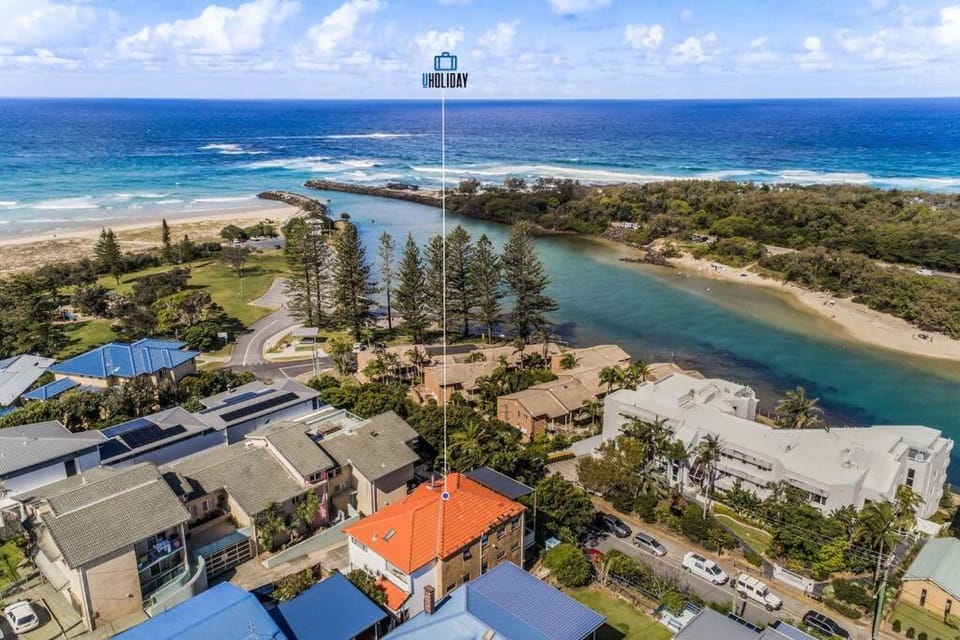 Whalespotter - Ocean & Creek View Home by uHoliday House in Kingscliff
