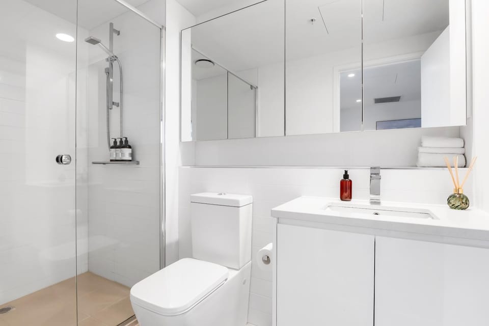 Stunning Bay and Lake Views Apt w Balcony and Wi-Fi Apartment in Southbank