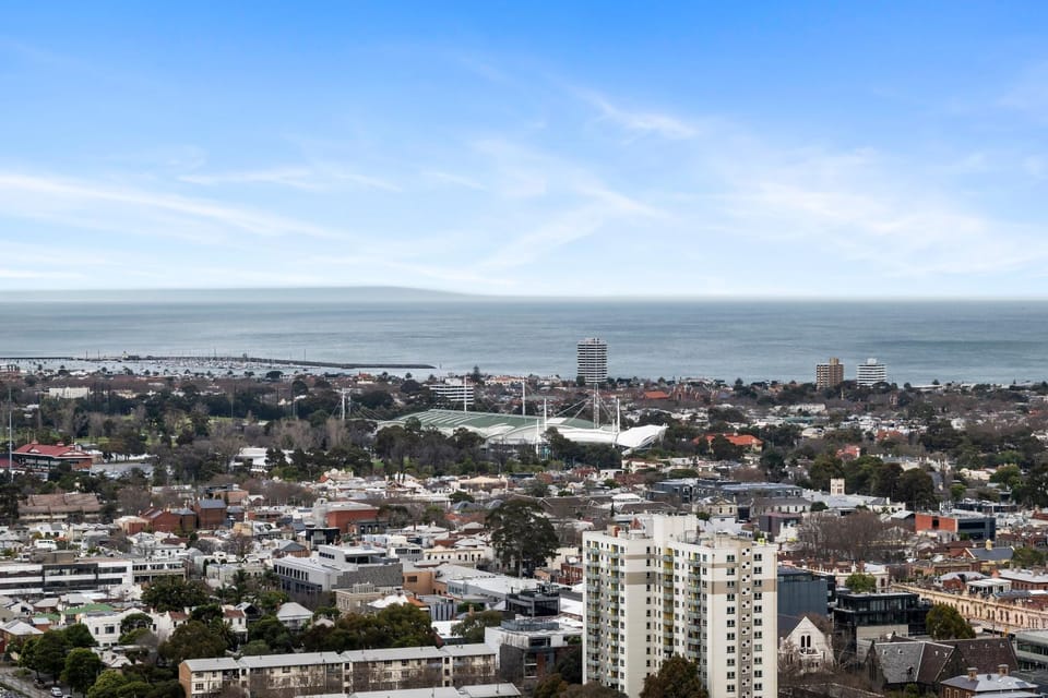Stunning Bay and Lake Views Apt w Balcony and Wi-Fi Apartment in Southbank