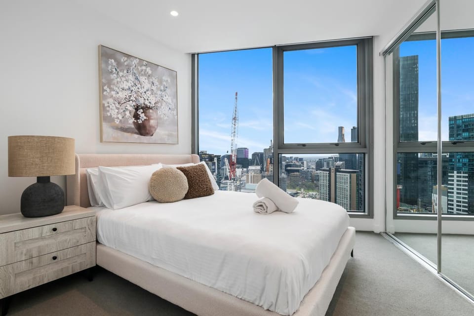 Stunning Bay and Lake Views Apt w Balcony and Wi-Fi Apartment in Southbank
