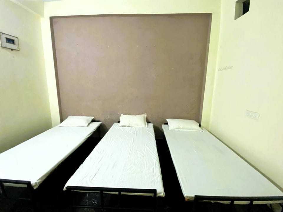 Property building, People, Other, Bedroom, group of guests, room service