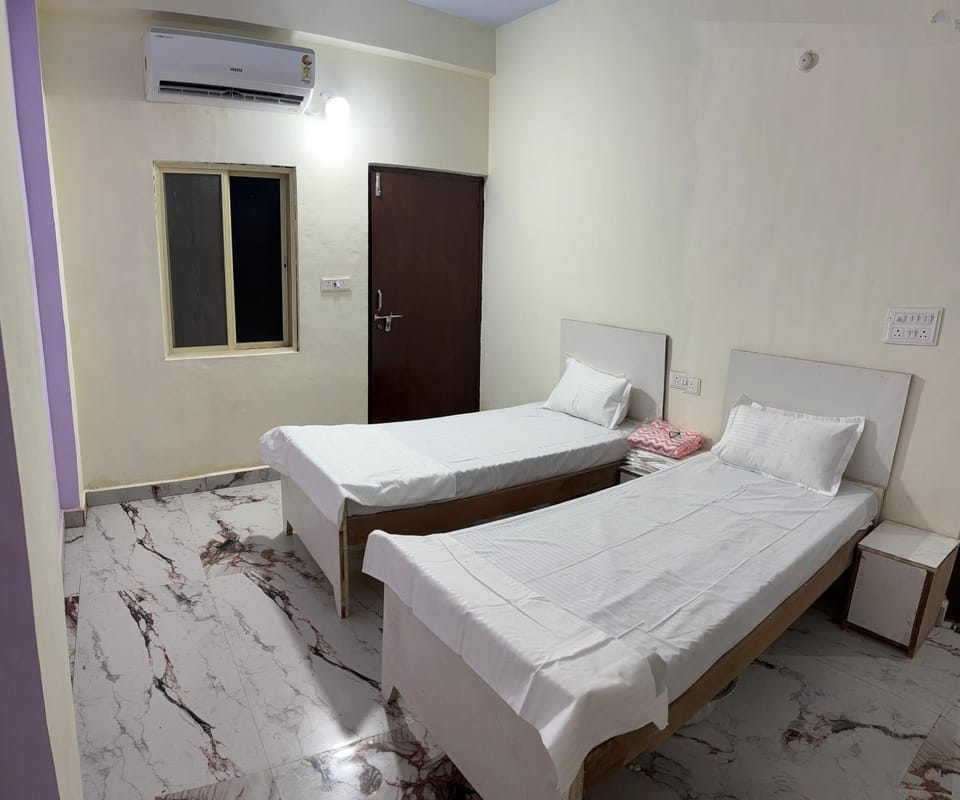 Bed, Photo of the whole room, Bedroom, air conditioner