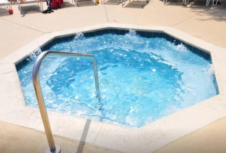 Hot Tub, Hot Tub