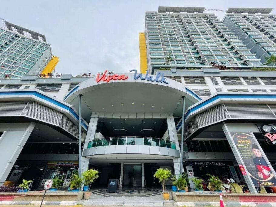 Rumakita #1 - Vista Alam, Sleeps 6 near Avisena Hospital Apartment in Selangor, Malaysia