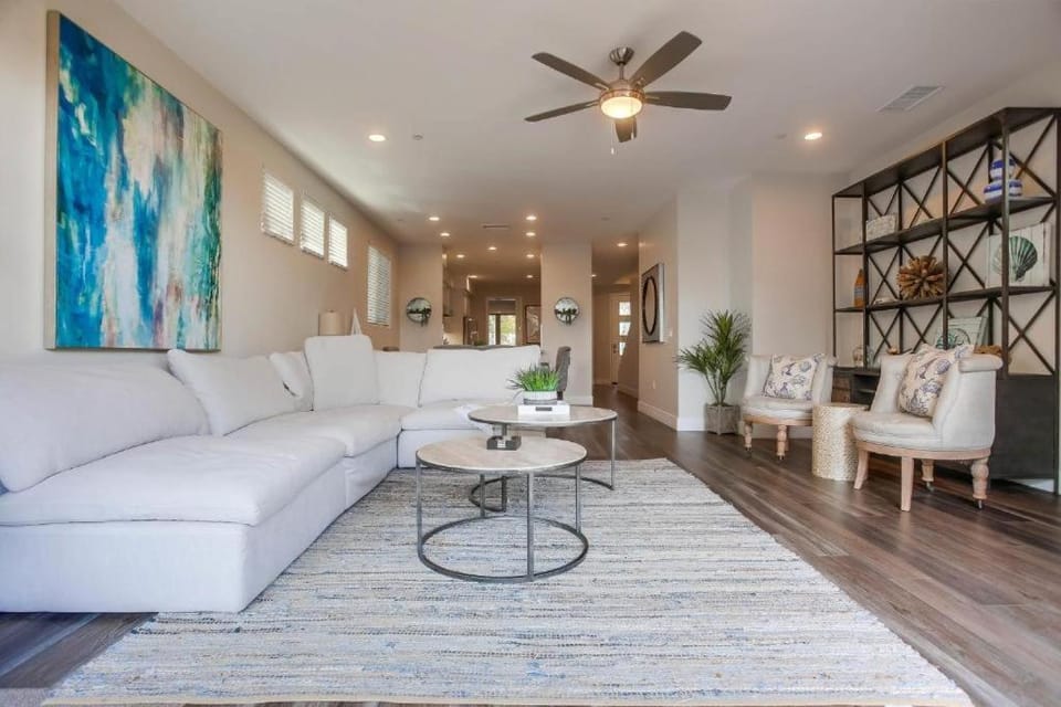 Ocean-view home blocks to beach with private hot tub & rooftop deck House in Pacific Beach