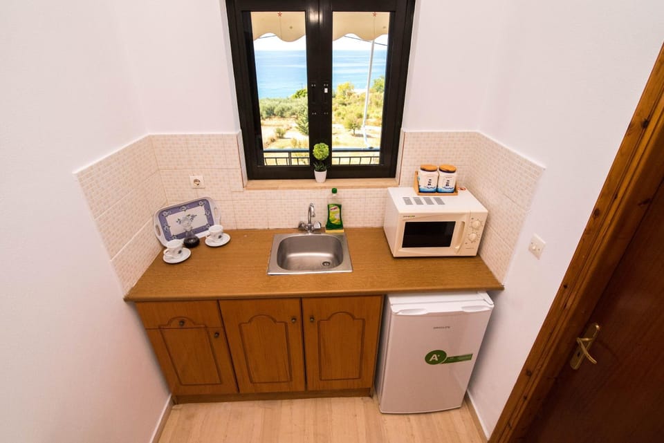 Kitchen or kitchenette, oven, stove