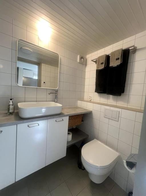 Bathroom, towels