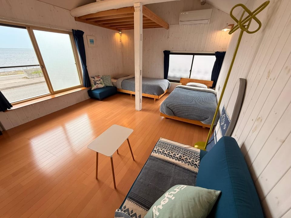 SADO Stay 01 海まで12秒 1客のみ オーシャンビュー Beach Side House ウッドデッキ Hotel in Japan