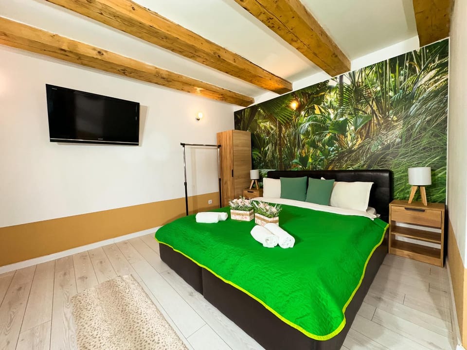 Photo of the whole room, Bedroom