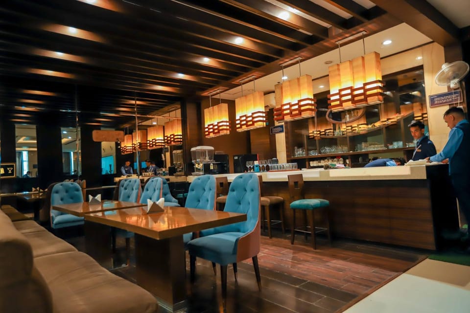 Restaurant/places to eat, Restaurant/places to eat, Lounge or bar, Food and drinks