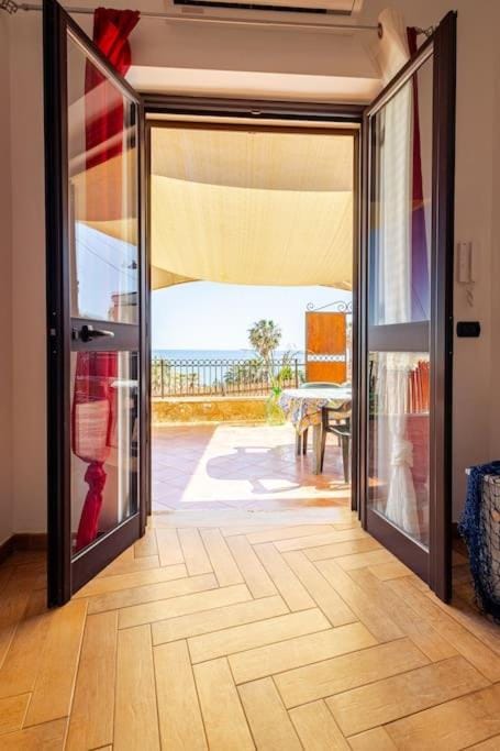 The old man and the sea Apartment in Italy