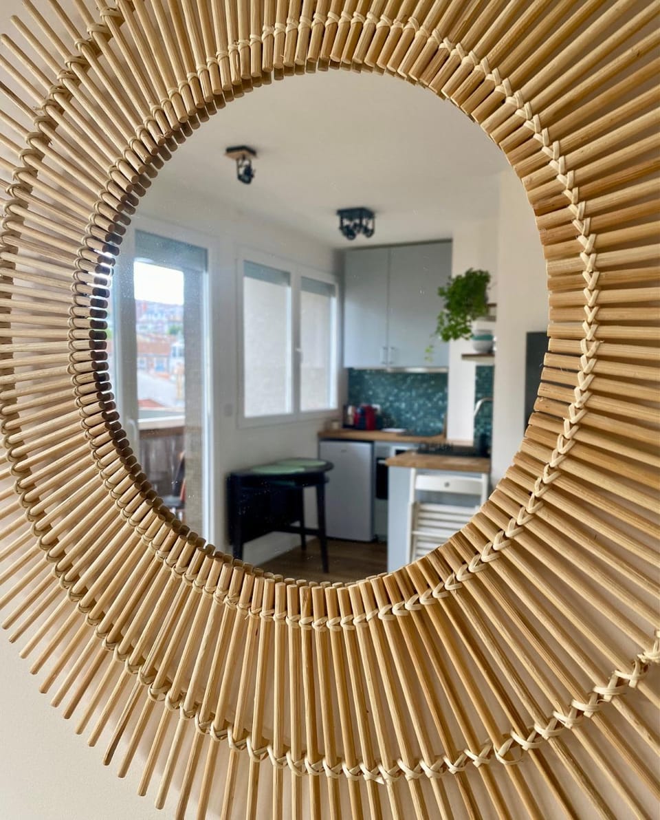 Kitchen or kitchenette, Living room, Seating area