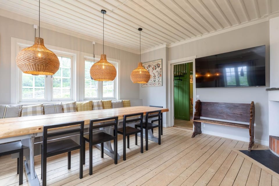 TV and multimedia, Dining area