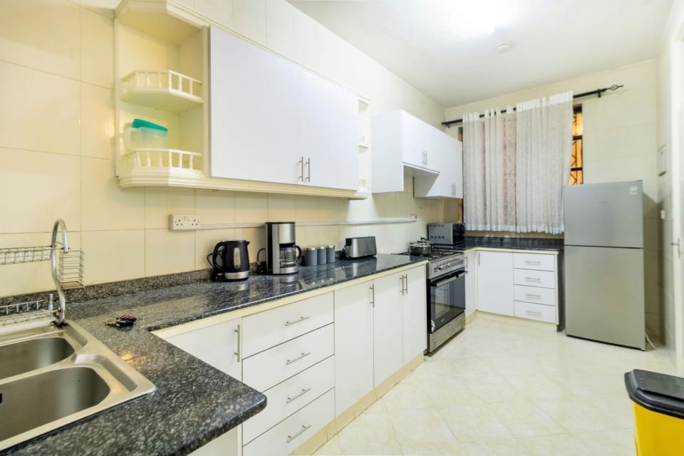 Coffee/tea facilities, Kitchen or kitchenette, oven, stove, toaster