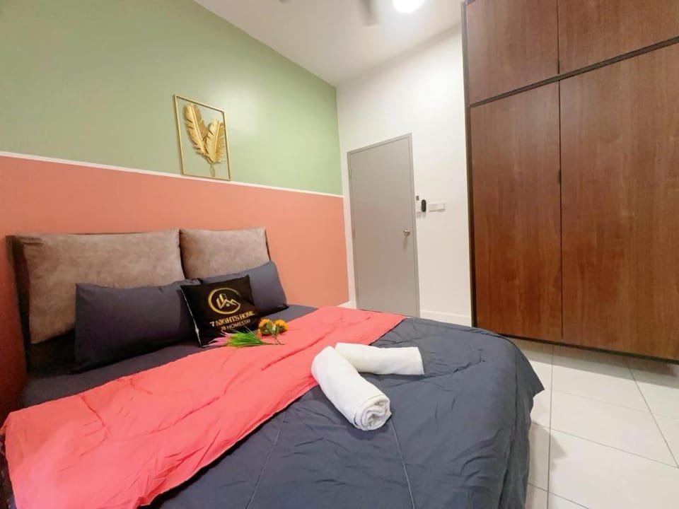 Bed, Photo of the whole room, Bedroom, towels, wardrobe
