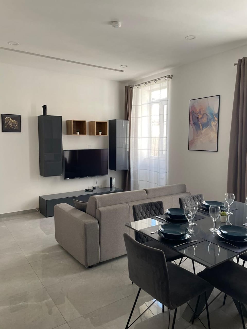 TV and multimedia, Seating area, Dining area