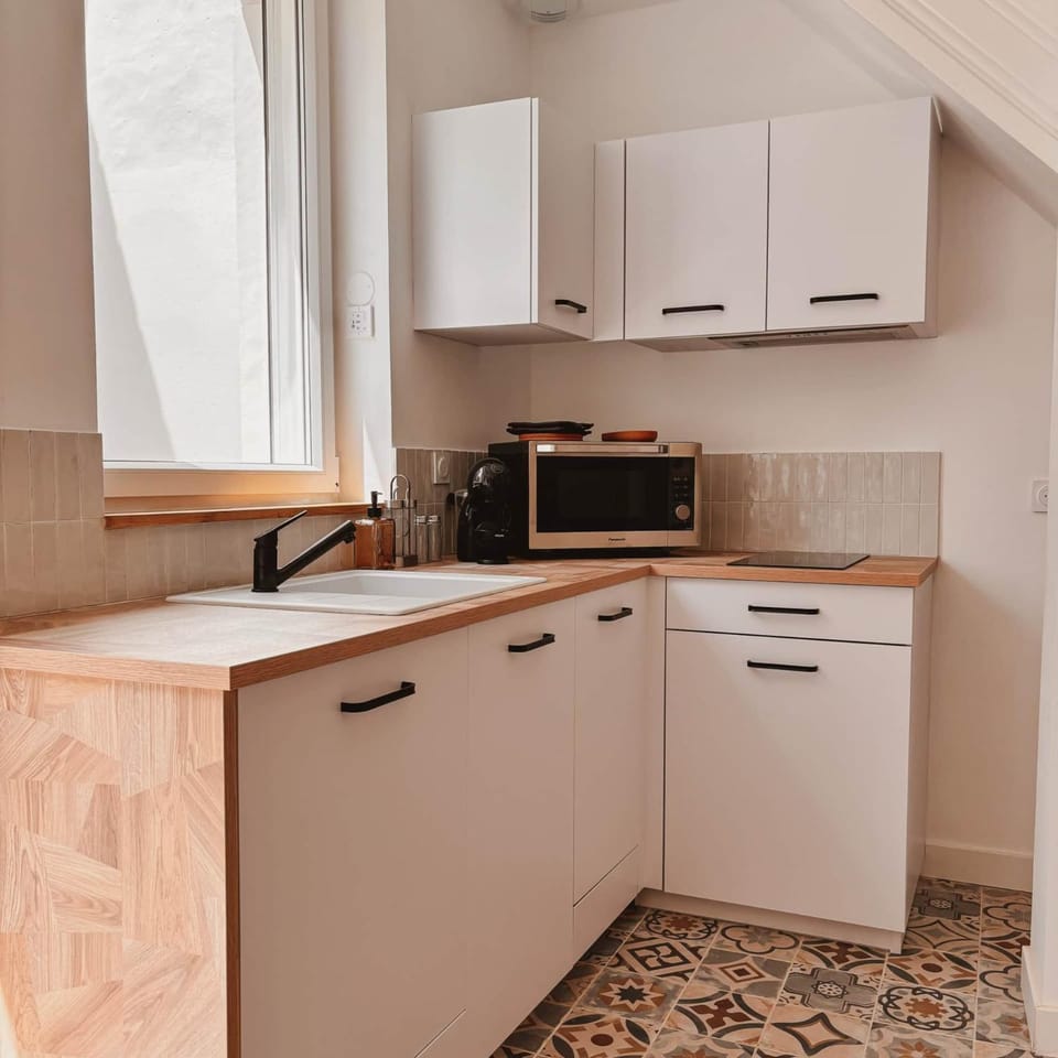 Kitchen or kitchenette, dishwasher, oven, stove