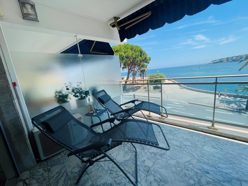 Appartement Antibes terrasse en front de mer Apartment in Antibes