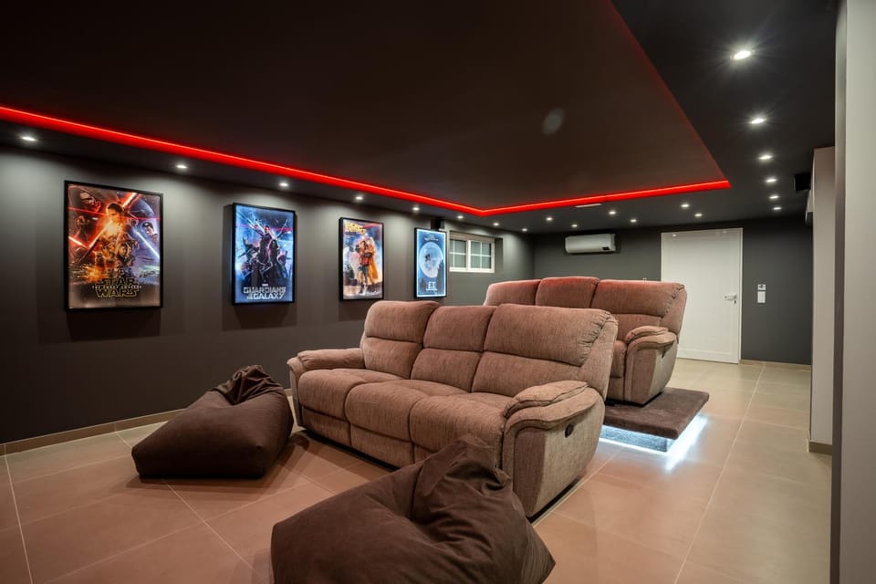 Game Room, Seating area, Entertainment