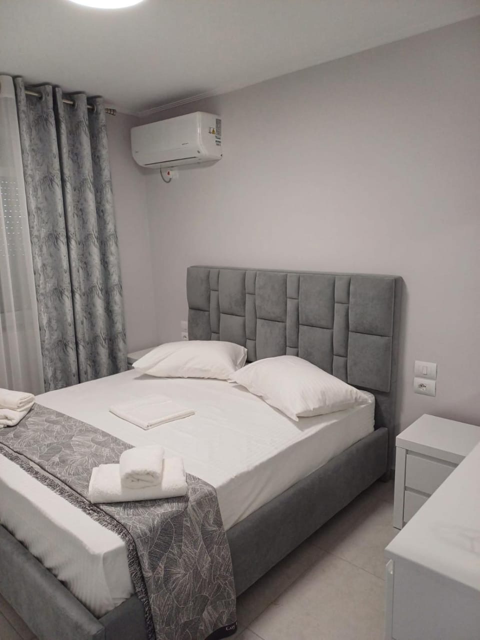 Bedroom, air conditioner
