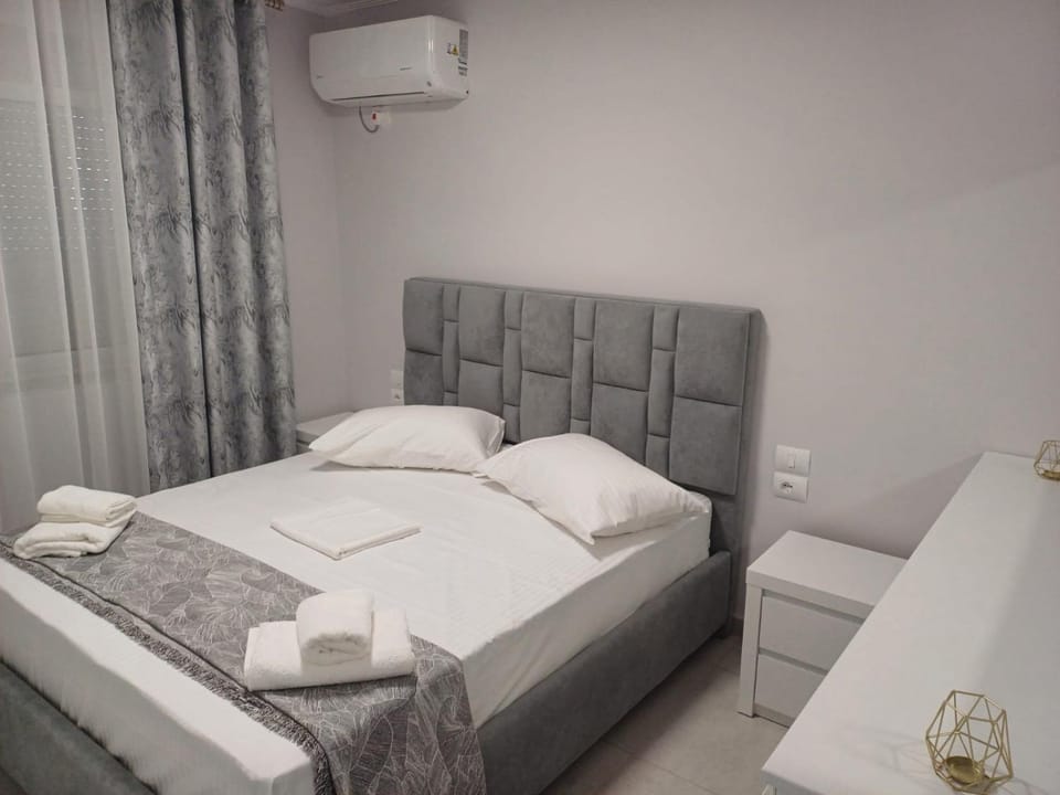 Living room, Photo of the whole room, Bedroom