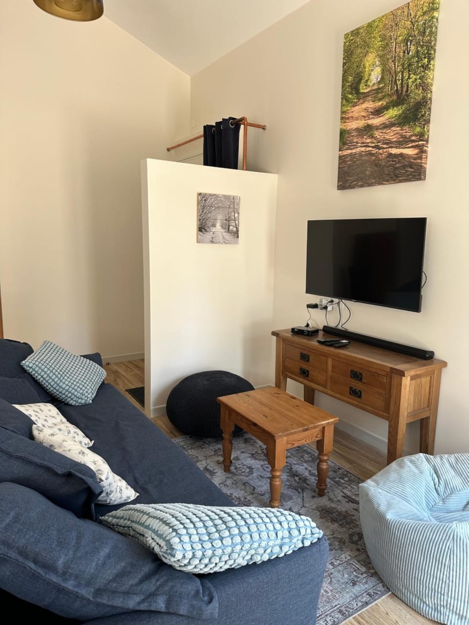 TV and multimedia, Living room, Seating area