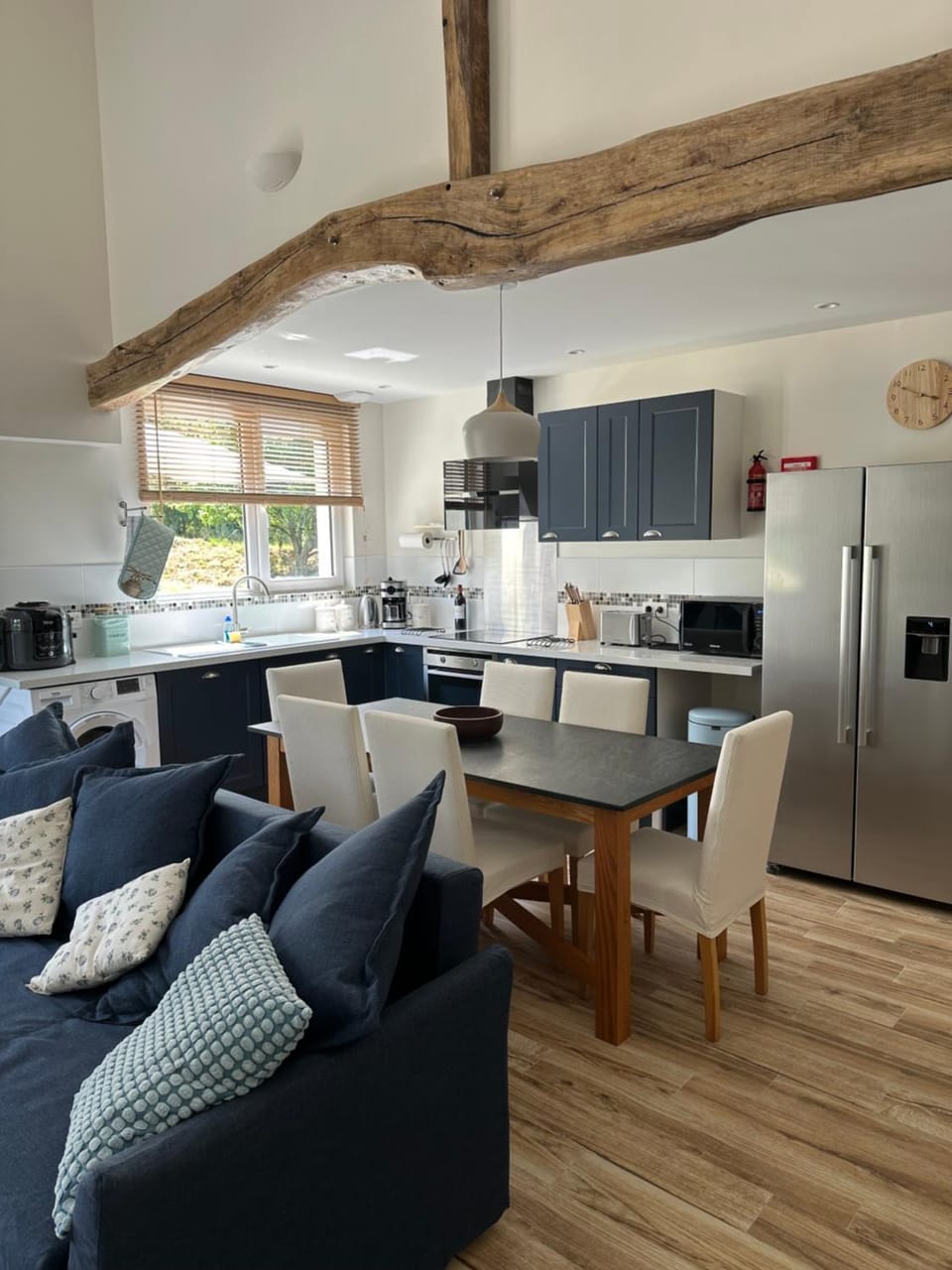 Kitchen or kitchenette, Living room, Seating area, Dining area, dishwasher, oven, stove, toaster