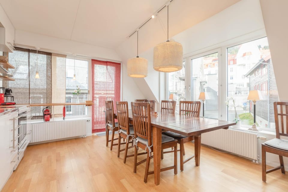 Kitchen or kitchenette, Seating area