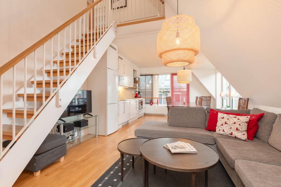 TV and multimedia, Kitchen or kitchenette, Living room, Seating area